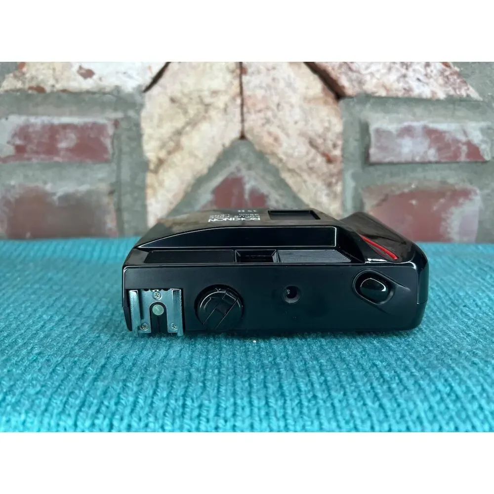 Rikinon 35mm Focus free Camera